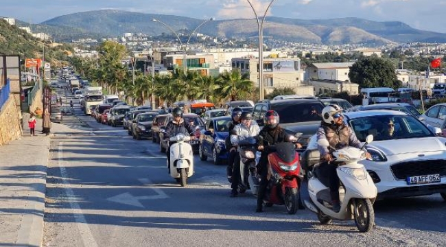 Bodrum'a akın var! 1 günde15 bin araç giriş yaptı