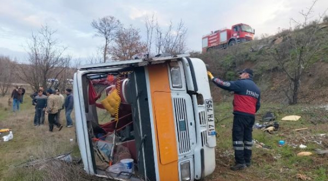 İşçi minibüsü devrildi; uzman er öldü, 9 yaralı