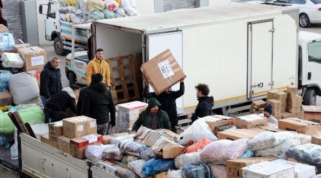 AK Parti İzmir İl Başkanı Sürekli: 40 TIR malzemeyi yola çıkardık