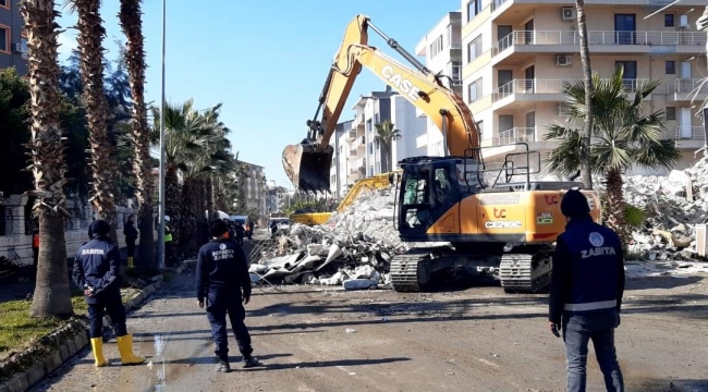 Bornova Belediyesi'nden çok yönlü destek! Zabıta ekibi de gitti