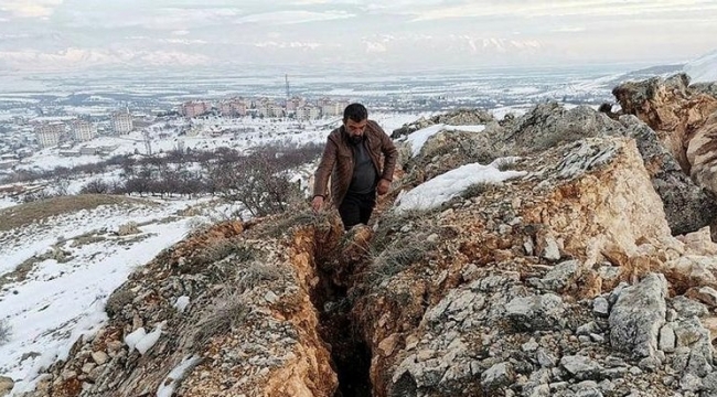  'Geyik Kayası' ikiye bölündü! 