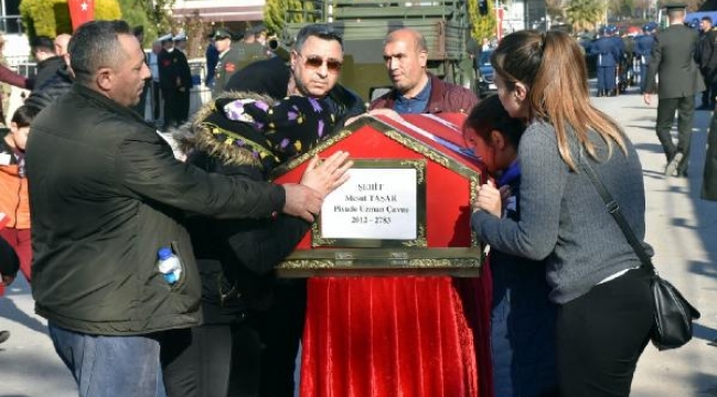 Şehit Uzman Çavuş Taşar, İzmir'de son yolculuğuna uğurlandı