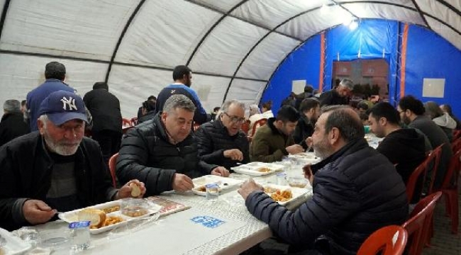 Çeşme Belediye Başkanı Oran, iftarda vatandaşlarla bir araya geliyor