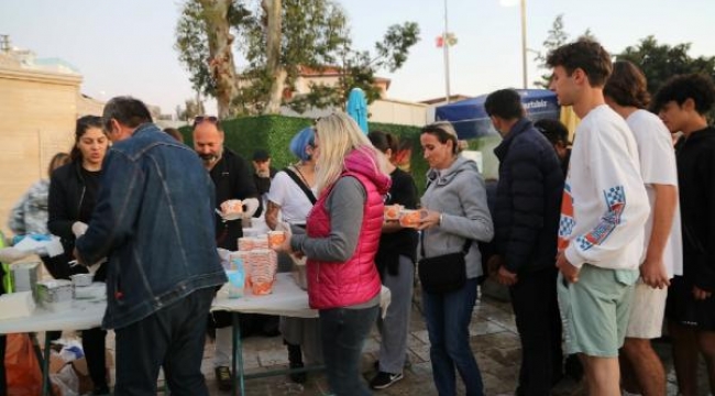 Yunanlı aşçılardan Kumbahçe'de iftar yemeği