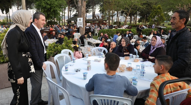 Bergama'da 2 bin kişilik iftar sofrası kuruldu