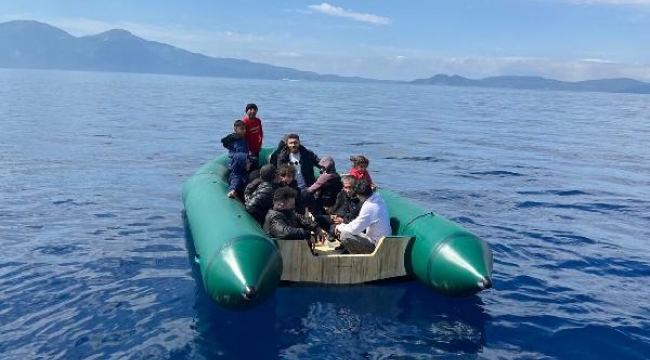 Kuşadası'ndan Yunan unsurlarının geri ittiği 13 kaçak göçmen kurtarıldı