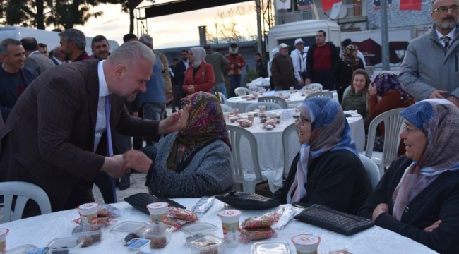 Menemen Belediyesi'nden Emiralem'de gönül sofrası!