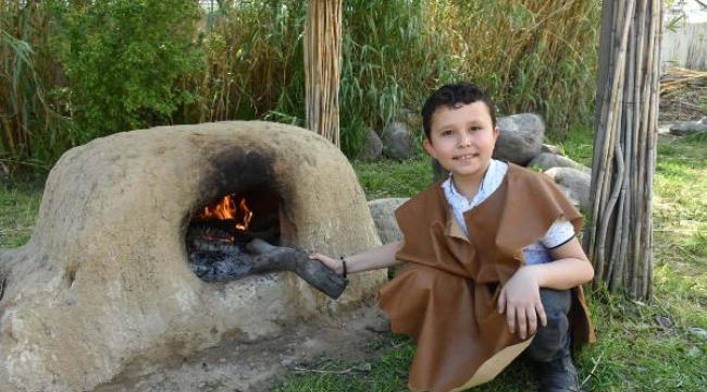 Öğrenciler İzmir'in 8 bin 500 yıl öncesinin yaşantısını gördüler