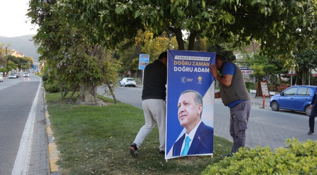 Selçuk'ta Erdoğan'ın afişleri toplatıldı