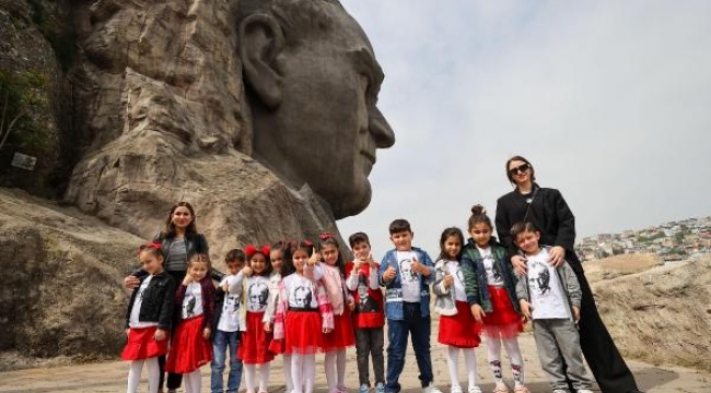 Atatürk Maskı'ndaki sergiye öğrencilerden ziyaret