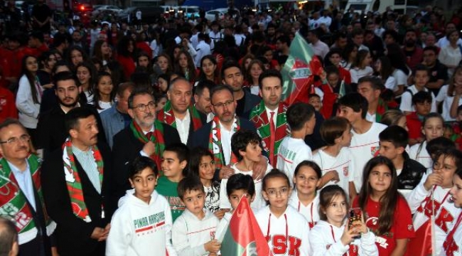 Bakan Kasapoğlu'ndan Karşıyaka'ya tesis müjdesi