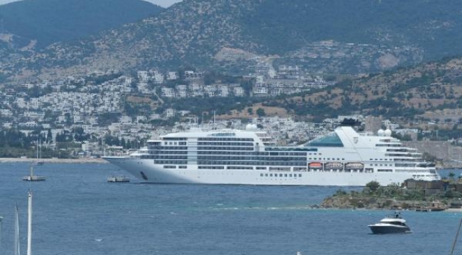 Bodrum'a sezonun ikinci yolcu gemisi 515 turist getirdi