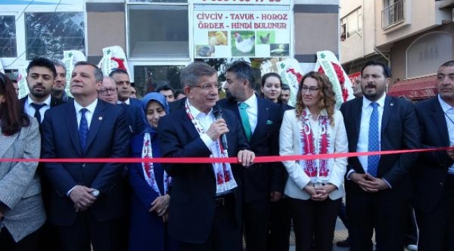 Davutoğlu: Bu ülkenin üstündeki istiklal güneşini daim kılmaya çalışıyoruz