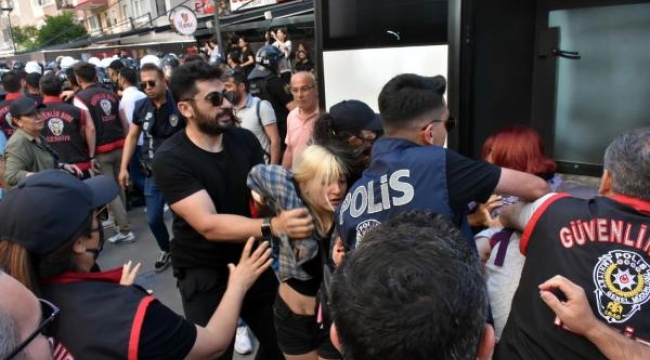 LBGT yürüyüşüne polis müdahale etti