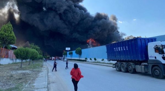 Manisa'da geri dönüşüm tesisinde yangın