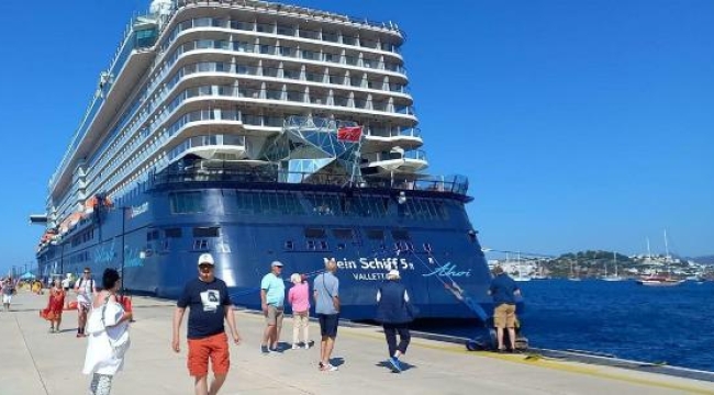 'Mein Schiff", Bodrum'a 2 bin 539 turist getirdi