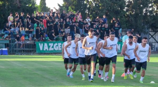 Akhisarspor imzaları attırdı, sezonu açtı