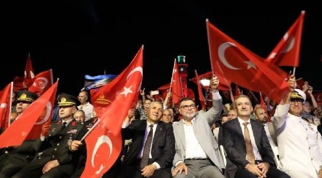 İzmir'de '15 Temmuz' için meydan doldu