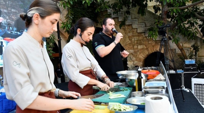 Kuşadası Sokak Festivali'nde lezzet sokaklara taştı