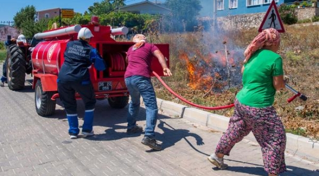 Yangını birlikte söndürüyorlar