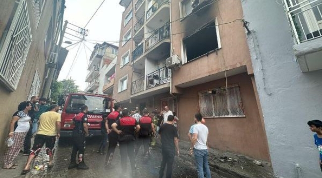 İzmir'de korkulu anlar! Çatıya sığındılar