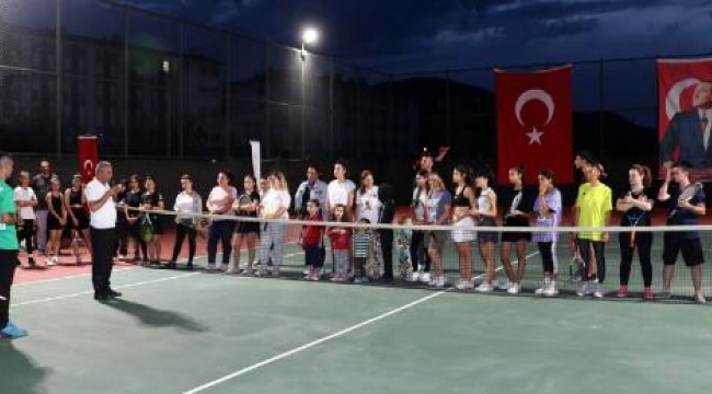 Koçarlı'da tenis turnuvası heyecanı başladı