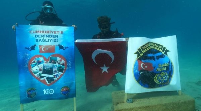 Bodrum'da sualtında 100'üncü yıl gösterisi