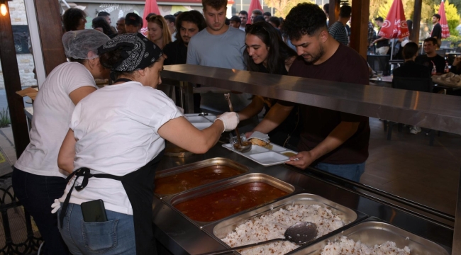 Kuşadası Belediyesi bu sene de üniversitelilere destek oldu