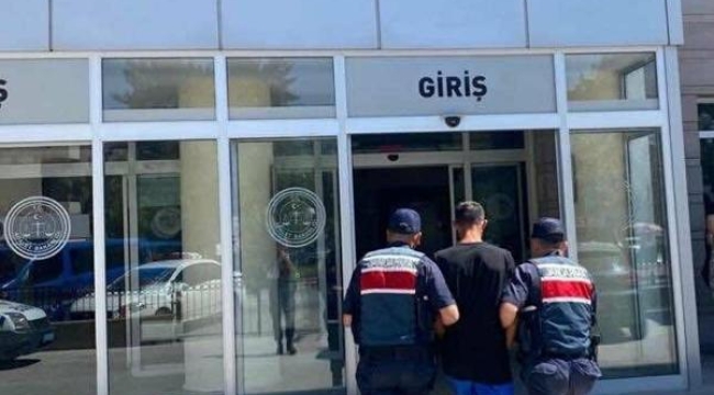 Kuşadası'nda 9 kaçak göçmen ile 1 organizatör şüphelisi yakalandı