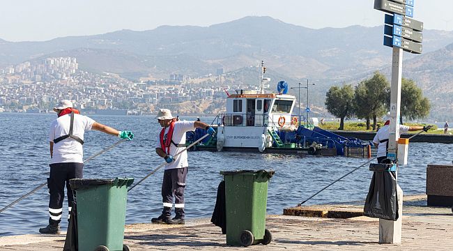 Deniz süpürgeleri ve yüzen bariyerler temiz Körfez için iş başında