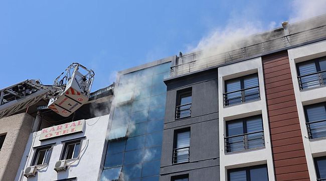 İzmir'de sendika binasında korkutan yangın