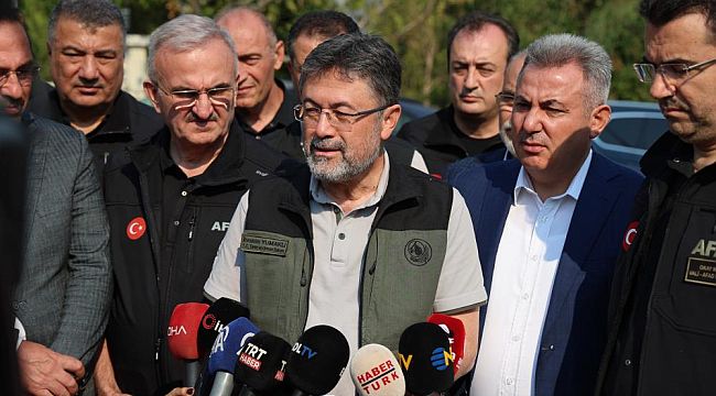 Bakan Yumaklı: "İzmir'de yangın şehirden uzaklaştı, tehlike kalmadı"