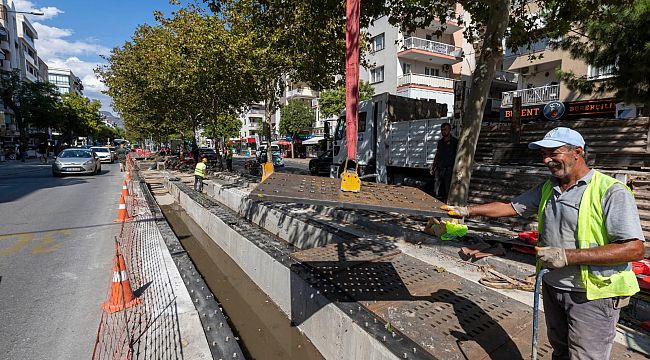 Girne Caddesi'ndeki yağmur suyu mazgalları yenileniyor