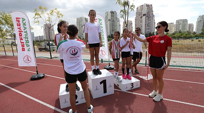 Karşıyakalı çocuklar atletizm şenliğinde buluştu