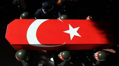 Tunceli'de askeri araç devrildi: 4 şehit, 1 ağır yaralı