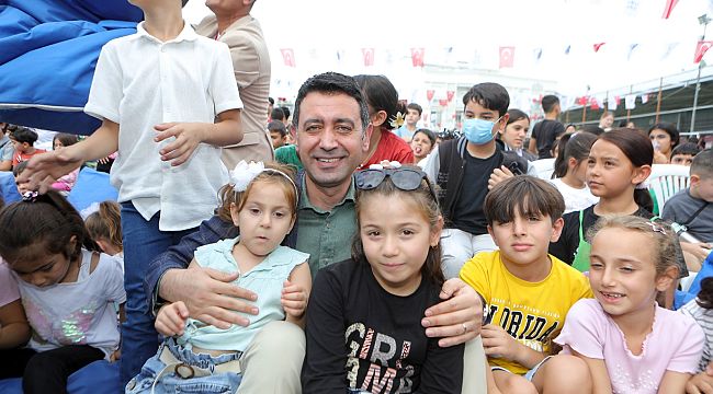 Bayraklılı çocuklar mahalle şenliğinde coşkuyla eğlendi