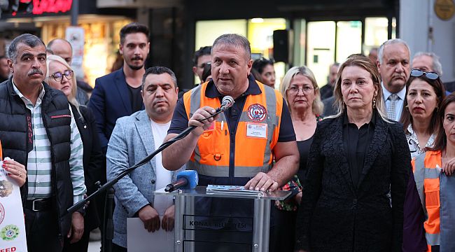 Depremde hayatını kaybeden canlar Konak'ta anıldı