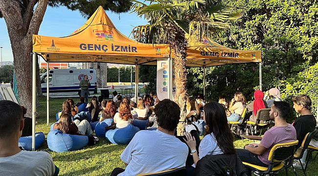 İzmir'de gençlerin deneyim yolculuğu başladı