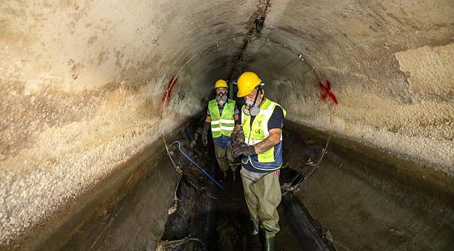 İZSU'dan Büyük Kanal'da temizlik harekâtı