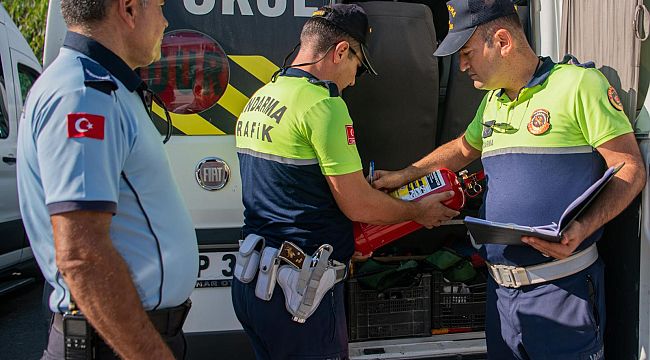 Kuşadası'nda okul servisleri denetlendi