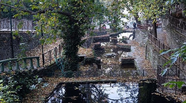 Türkiye'nin bir çok noktasında kar, İzmir'de sonbahar keyfi