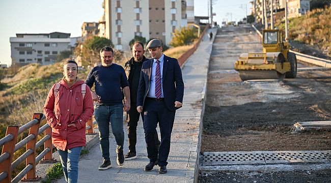 Bornova'da 8 mahalleye eş zamanlı asfalt serimi