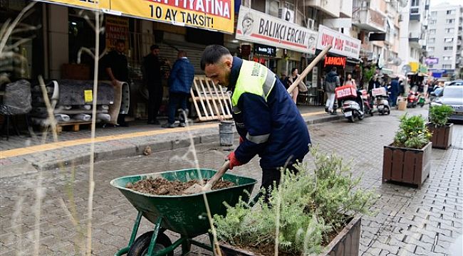 Bornova'da Merkez Pazaryeri'nde trafik sorunu çözülüyor