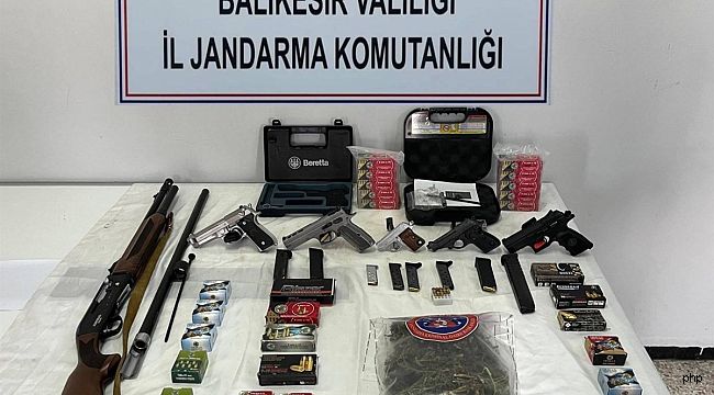  Balıkesir'de yasa dışı silah ve mühimmat ticaretine 3 gözaltı