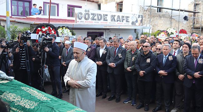 Yangında hayatını kaybeden anne ve kızı gözyaşlarıyla uğurlandı