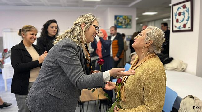 AK Partili Çankırı huzurevinde yarım asırlık evli çiftleri ziyaret etti