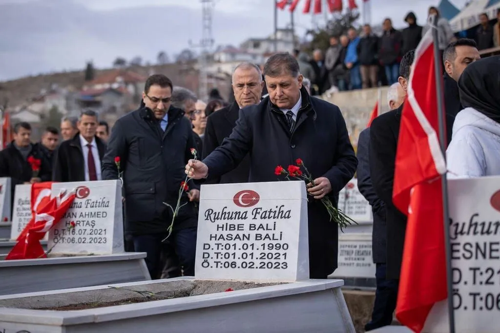 Başkan Tugay Malatya'da temel atma töreninde konuştu