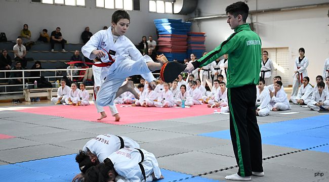 Bornova'da taekwondocuların kuşak heyecanı