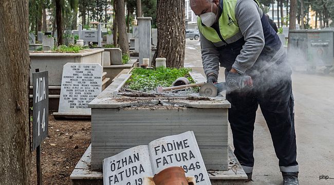 Büyükçiğli Mezarlığı'ndaki hasar gideriliyor