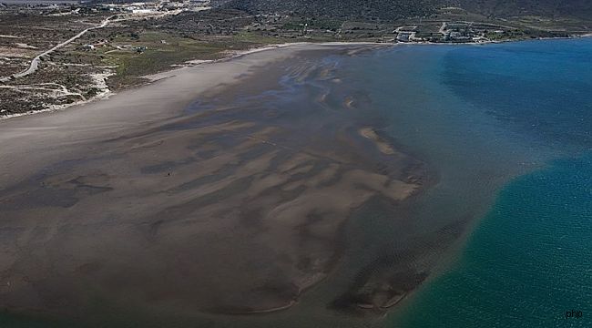 Çeşme'de deniz suyu 300 metre çekildi